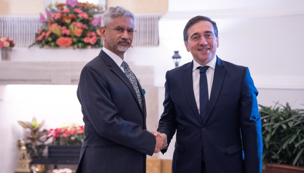 El ministro de Asuntos Exteriores, Unión Europea y Cooperación, José Manuel Albares,  y su homólogo indio, Subrahmanyam Jaishankar, en una reunión en Nueva Delhi, India, el 21 de enero de 2026.