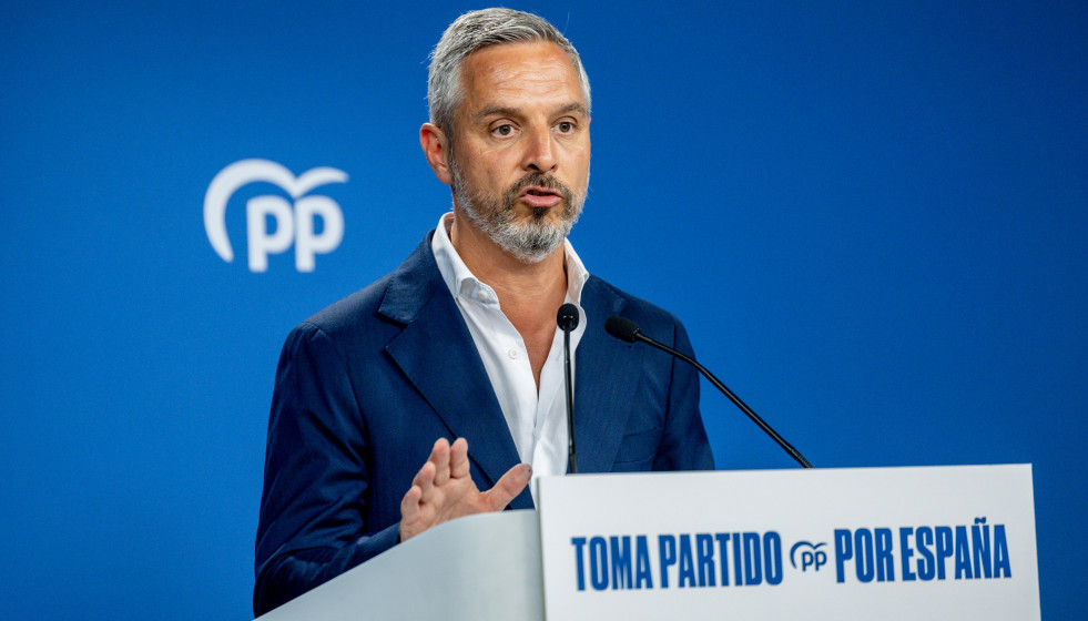 Archivo - El vicesecretario de Hacienda, Vivienda e Infraestructuras del PP, Juan Bravo, durante una rueda de prensa, en la sede del PP, a 11 de agosto de 2025, en Madrid (España).
