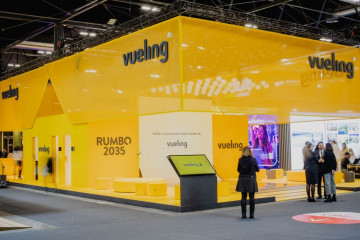 Estand de Vueling en Fitur.