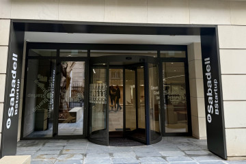 Oficina dedicada a startups de Banco Sabadell en Barcelona.