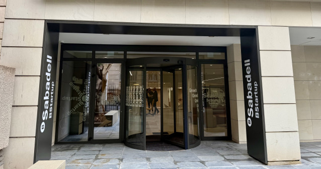 Oficina dedicada a startups de Banco Sabadell en Barcelona.