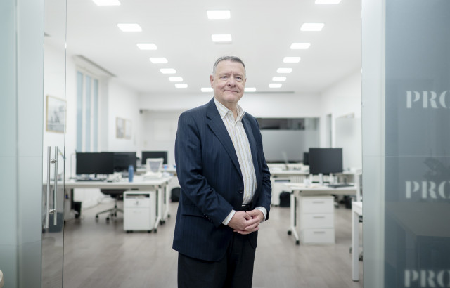 Archivo - El economista y exministro de Administraciones Públicas de España Jordi Sevilla, posa para Europa Press, a 18 de diciembre de 2025, en Madrid (España).