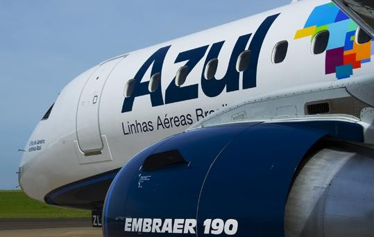 Archivo - Avión de Azul.