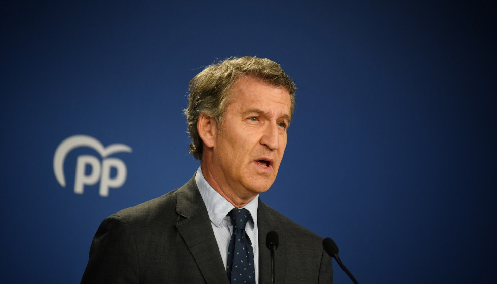 Archivo - El presidente del Partido Popular, Alberto Núñez Feijóo, durante una rueda de prensa, en la sede del PP en Génova, a 12 de junio de 2025, en Madrid (España). Durante su comparecencia, F