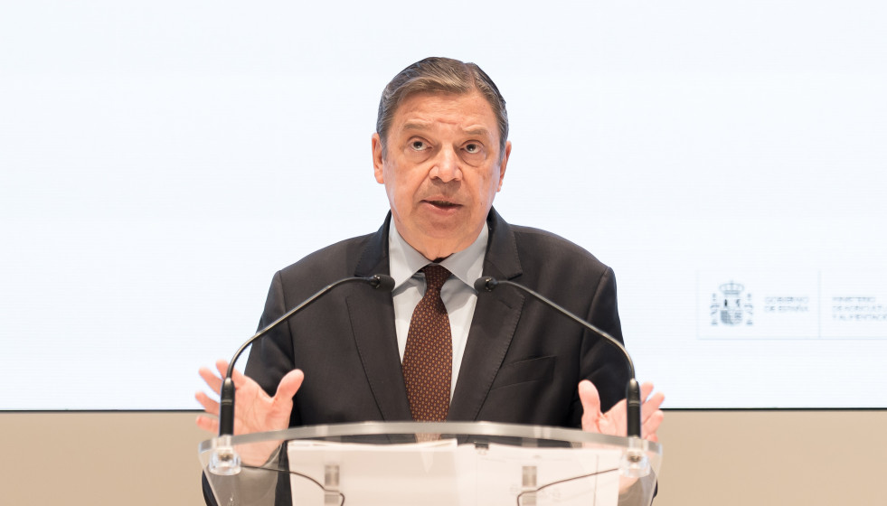 Archivo - El ministro de Agricultura, Pesca y Alimentación, Luis Planas.