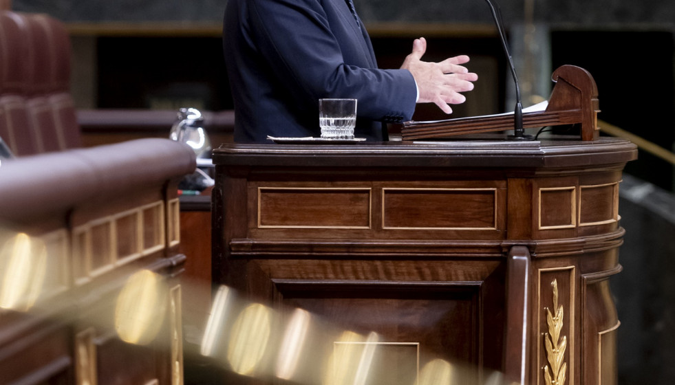 Archivo - El diputado de Sumar Enrique Santiago durante una sesión plenaria en el Congreso