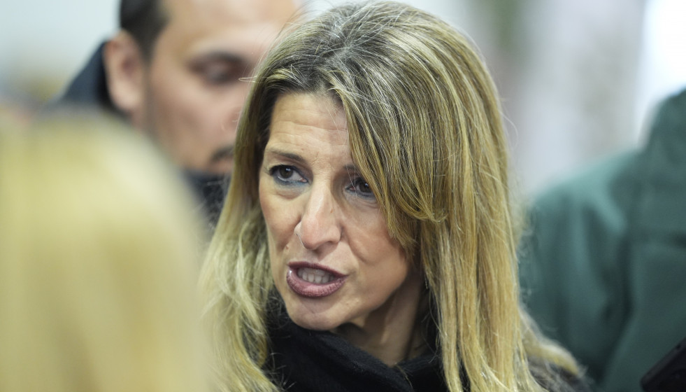 La vicepresidenta segunda del Gobierno y ministra de Trabajo y Economía Social, Yolanda Díaz, atiende a los medios. A 21 de enero de 2026 en Adamuz, Córdoba (Andalucía, España).