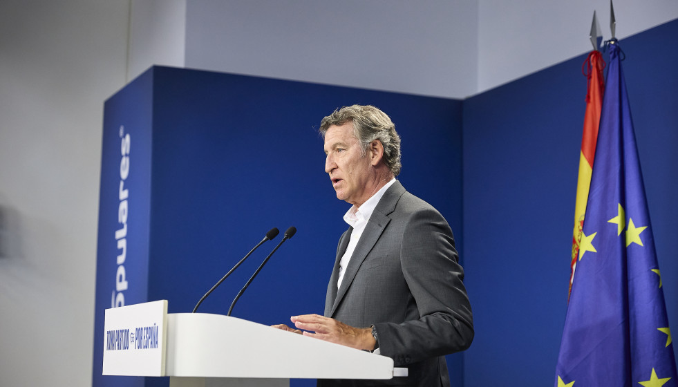 Archivo - El presidente del PP, Alberto Núñez Feijóo, durante una rueda de prensa posterior a la reunión del Comité de Dirección del PP, en la sede del partido, a 25 de agosto de 2025, en Madrid