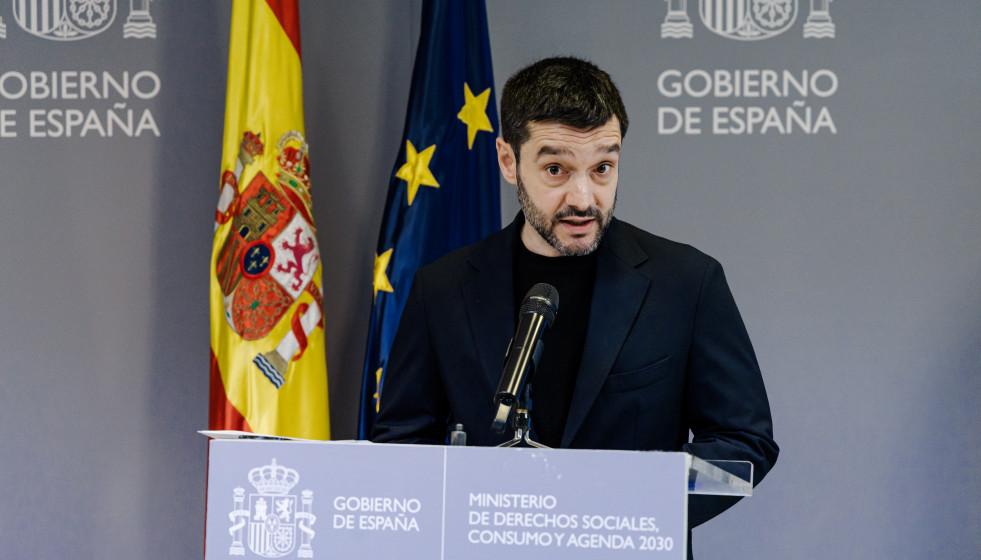 El ministro de Derechos Sociales, Consumo y Agenda 2030, Pablo Bustinduy, ofrece una rueda de prensa.