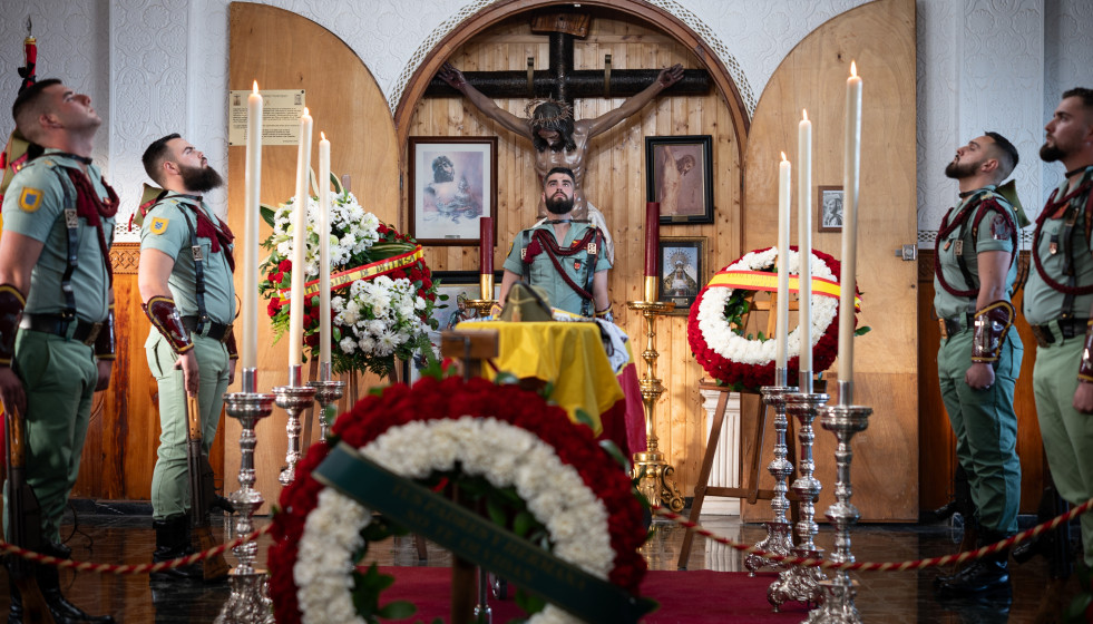 Capilla ardiente del capitán de la Legión ceutí Álvaro García Jiménez que falleció en el accidente de tren en Adamuz.