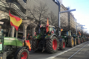 Manifestacion de agricultores y ganaderos aragoneses por el centro de Zaragoza en contra del acuerdo UE-Mercosur