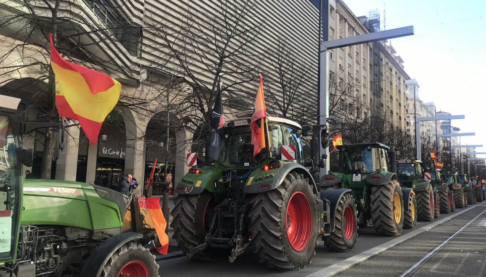 Manifestacion de agricultores y ganaderos aragoneses por el centro de Zaragoza en contra del acuerdo UE-Mercosur