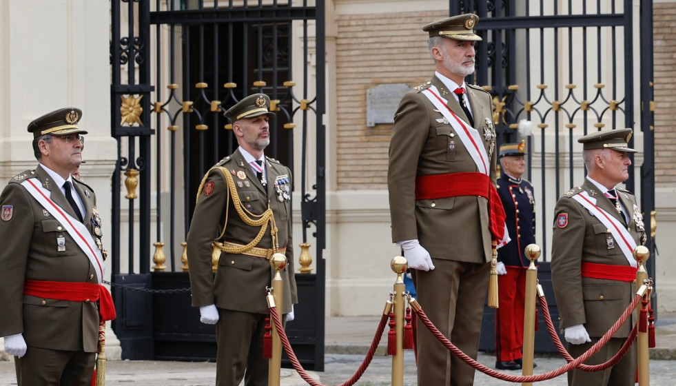 Archivo - El Rey Felipe VI participa en el 40 aniversario de la jura de la bandera de la XLV promoción de la Academia General Militar, a 15 de noviembre de 2025, en Zaragoza.