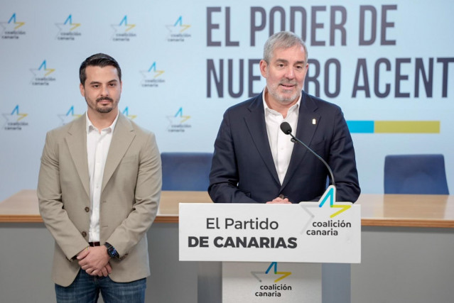 Archivo - El presidente del Gobierno de Canarias, Fernando Clavijo, en rueda de prensa