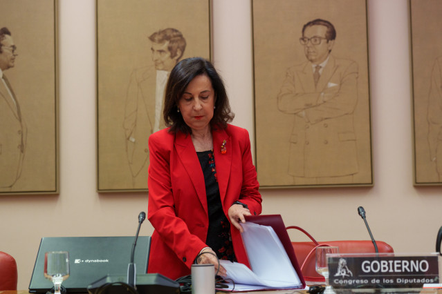 Archivo - La ministra de Defensa, Margarita Robles, en una comsiión del Congreso