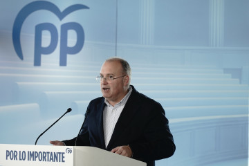 El secretario general del PP, Miguel Tellado, durante la apertura de la 28 Interparlamentaria del PP, en el Palexco, a 10 de enero de 2026, en A Coruña, Galicia (España).