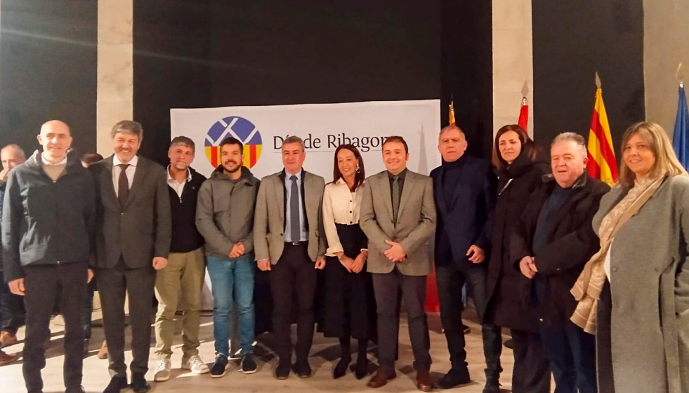 La número uno de la lista del PP por la provincia de Huesca a las elecciones del 8F, Carmen Susín, en el centro, este domingo en el Día de la Ribagorza.