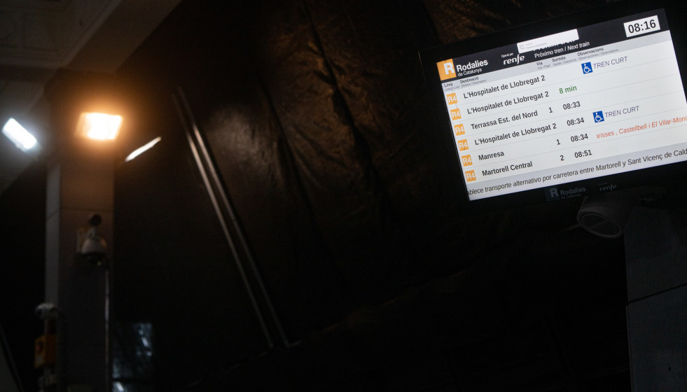 Paneles informativos en la Estación de Fabra i Puig el viernes