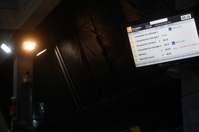 Paneles informativos en la Estación de Fabra i Puig el viernes