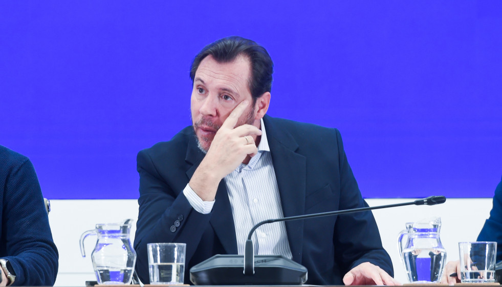 El ministro de Transportes y Movilidad Sostenible, Óscar Puente, durante una rueda de prensa, en el Ministerio de Transportes y Movilidad Sostenible, a 21 de enero de 2026, en Madrid (España).