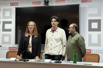 Archivo - El coordinador de IU en Castilla y León, Juan Gascón, en el medio, junto a la coordinadora de Movimiento Sumar, Marina Echebarría, y el miembro representante de Verdes Equo, José María 