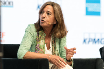 Archivo - La presidenta de UNESPA, Mirenchu del Valle, interviene en la segunda jornada del XVI Encuentro Financiero del sector bancario, organizado por 'Expansión', KPMG, American Express y Cunef Un