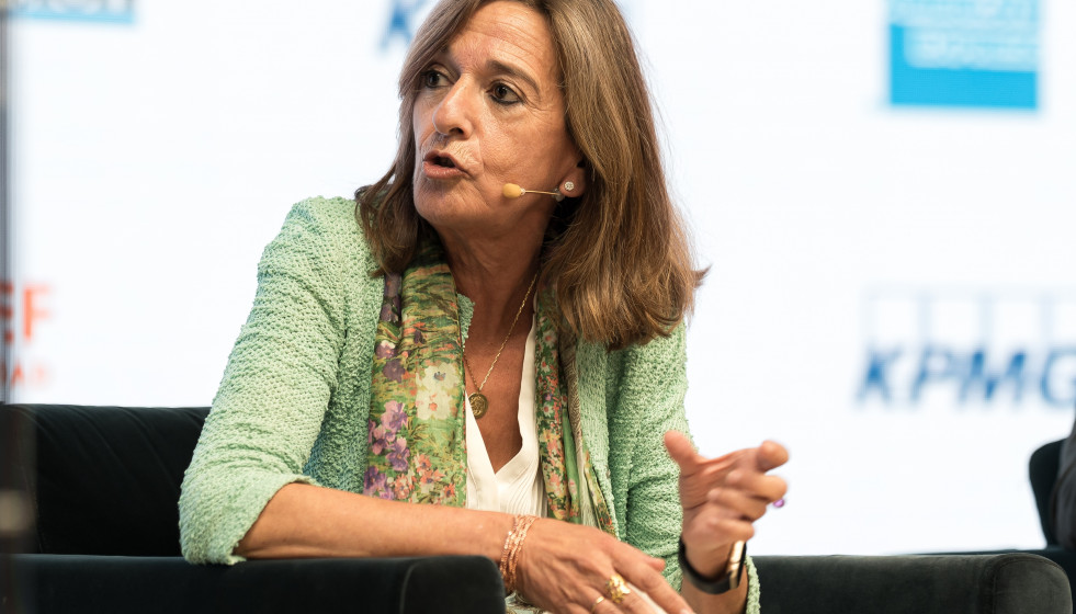 Archivo - La presidenta de UNESPA, Mirenchu del Valle, interviene en la segunda jornada del XVI Encuentro Financiero del sector bancario, organizado por 'Expansión', KPMG, American Express y Cunef Un