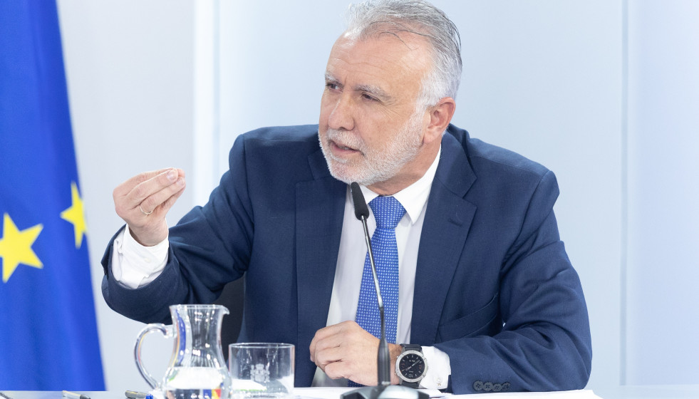 Archivo - El ministro de Política Territorial y Memoria Democrática, Ángel Víctor Torres, durante una rueda de prensaa la rueda de prensa tras la reunión del Consejo de Ministros, en el Palacio d