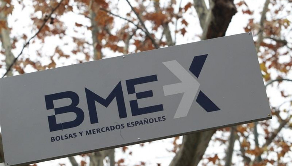 Archivo - Cartel de BME, Bolsas y Mercados Españoles