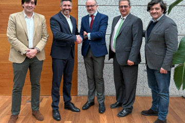 Santana Motors se alía con Santander Consumer Bank para impulsar sus ventas y financiación en España