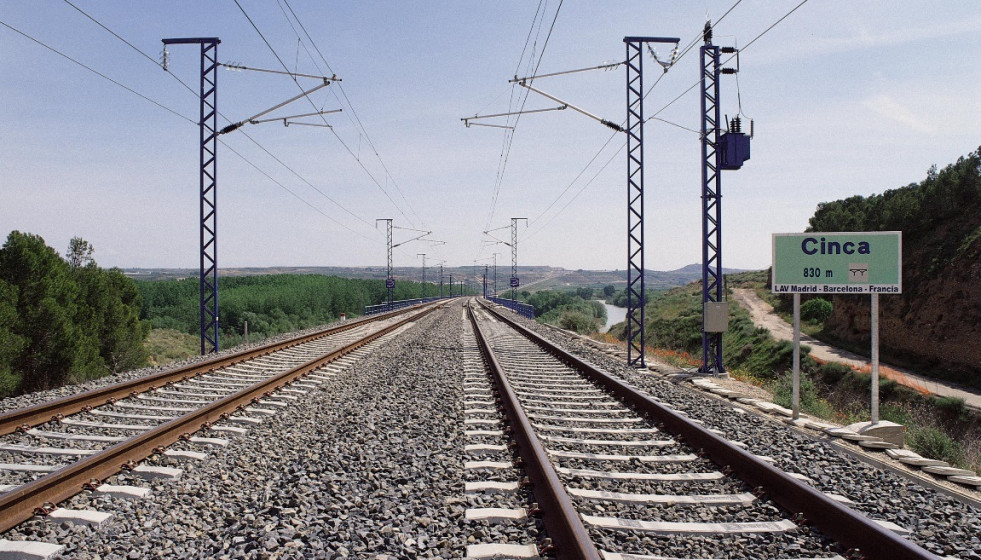 Archivo - Línea de alta velocidad Madrid-Barcelona