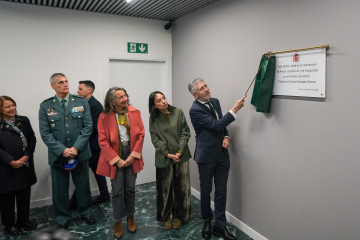 Archivo - El ministro del Interior, Fernando Grande-Marlaska, acompañado por la directora general de la Guardia Civil, Mercedes González, en la inauguración de las nuevas instalaciones de la Interv