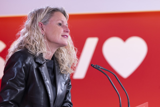 La portavoz del PSOE, Montse Mínguez, en una rueda de prensa en Ferraz tras la reunión de la Comisión Ejecutiva Federal.