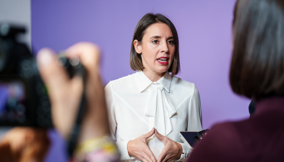 Archivo - La secretaria política de Podemos, Irene Montero, atiende a los medios antes de un acto de Podemos, a 7 de noviembre de 2025, en Madrid (España). Los dirigentes de Podemos han participado 
