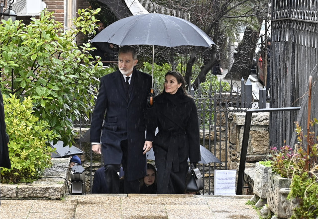 Sus Majestades los Reyes, Don Felipe de Borbón y Doña Letizia Ortiz, llegan a la catedral Ortodoxa Griega de San Andrés y San Demetrio para asistir al responso por  Su Alteza Real la Princesa Doña Irene de Grecia, a 17 de enero de 2026, en Madrid, España.