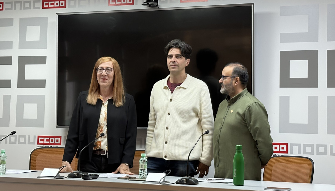 Archivo - El coordinador de IU en Castilla y León, Juan Gascón, en el medio, junto a la coordinadora de Movimiento Sumar, Marina Echebarría, y el miembro representante de Verdes Equo, José María 