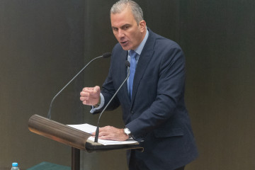 Archivo - El portavoz del grupo parlamentario de Vox en el Ayuntamiento de Madrid, Javier Ortega-Smith, durante un pleno ordinario del Ayuntamiento de Madrid, en el Palacio de Cibeles, a 25 de noviemb