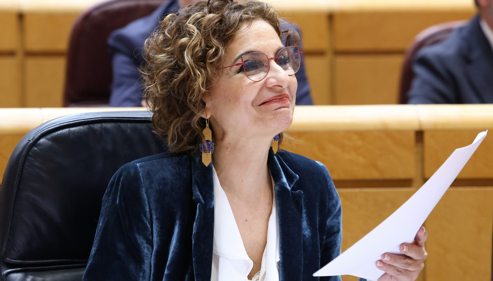 La vicepresidenta primera y ministra de Hacienda, María Jesús Montero, durante una sesión plenaria extraordinaria, en el Senado,a 15 de enero de 2026, en Madrid (España)