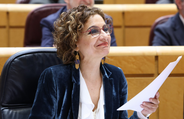 La vicepresidenta primera y ministra de Hacienda, María Jesús Montero, durante una sesión plenaria extraordinaria, en el Senado,a 15 de enero de 2026, en Madrid (España)
