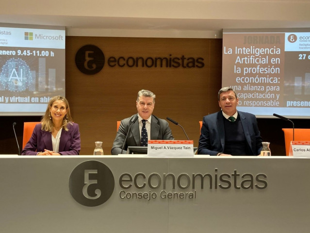 De izquierda a derecha, Sonia Marzo, Miguel Ángel Vazquez Taín y Carlos Alberto González