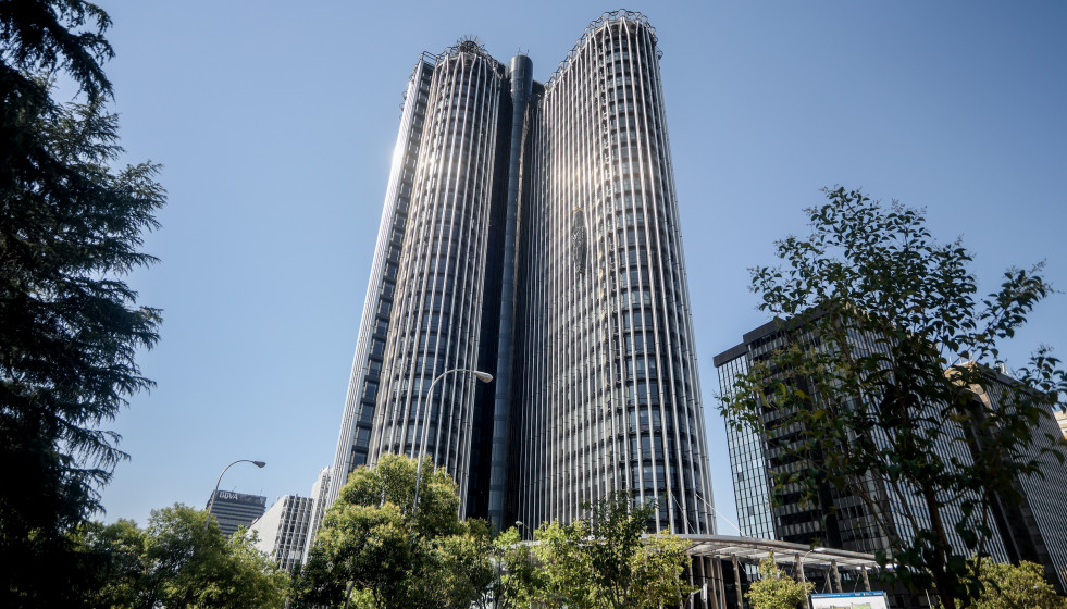 Archivo - Fachada de la Torre Picasso en Madrid (España), situada en el complejo empresarial AZCA, con 120 metros de altura y treinta dos plantas de oficinas.