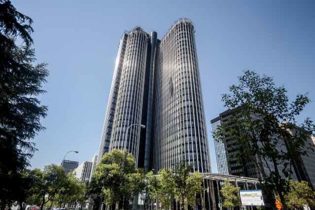 Archivo - Fachada de la Torre Picasso en Madrid (España), situada en el complejo empresarial AZCA, con 120 metros de altura y treinta dos plantas de oficinas.