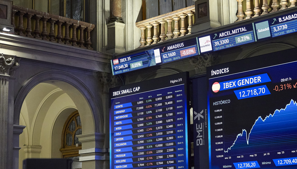 Archivo - Paneles informativos en el Palacio de la Bolsa de Madrid, a 16 de diciembre de 2025, en Madrid (España).