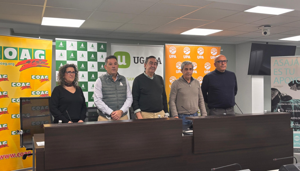 Rueda de prensa de las asociaciones agrícolas y ganaderas de la Comunidad de Madrid COAG, ASAJA, UGAMA y UPA para convocar una concetración en la Puerta del Sol contra el acuerdo UE-Mercosur