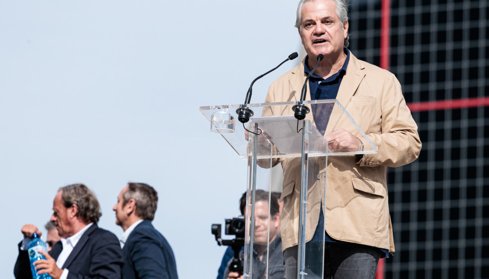 Archivo - El secretario de PieEnPared, Marcos de Quinto, interviene durante una concentración para pedir elecciones generales, en la Plaza de Castilla, a 20 de octubre de 2024, en Madrid (España).