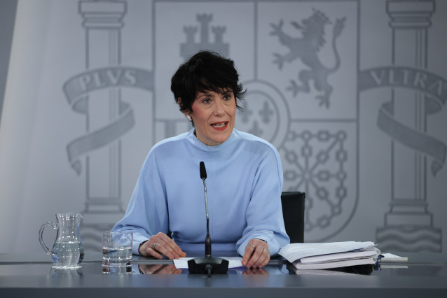 La ministra de Inclusión Seguridad Social y Migracioneas y portavoz del Gobierno, Elma Saiz, durante la rueda posterior al Consejo de Ministros en el Palacio de la Moncloa, a 27 de enero de 2026, en Madrid (España). El Gobierno ha aprobado este martes un