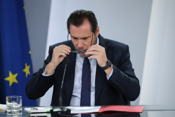 El ministro de Transportes y Movilidad Sostenible, Óscar Puente, durante la rueda posterior al Consejo de Ministros en el Palacio de la Moncloa, a 27 de enero de 2026, en Madrid (España).