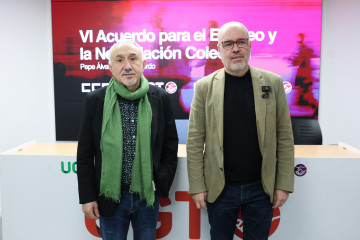 Los secretarios generales de CCOO y UGT, Unai Sordo y Pepe Álvarez, durante una rueda de prensa, en la sede de UGT, a 27 de enero de 2026, en Madrid (España). Los sindicatos han presentado la propue