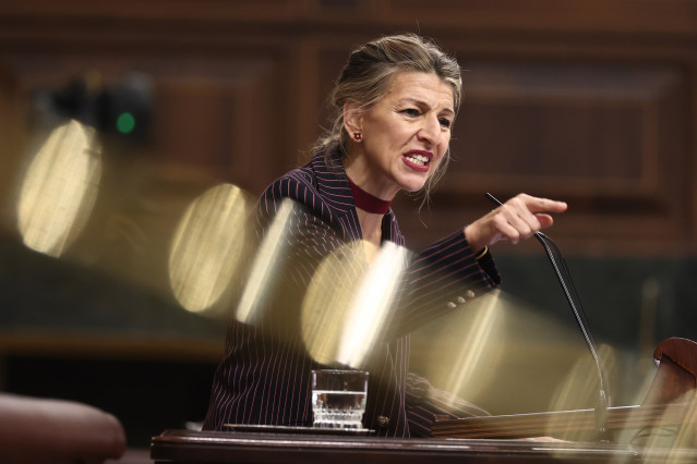 Archivo - La vicepresidenta segunda y ministra de Trabajo y Economía Social, Yolanda Díaz, interviene durante una sesión de control al Gobierno, en el Congreso de los Diputados, a 10 de diciembre de 2025, en Madrid (España).