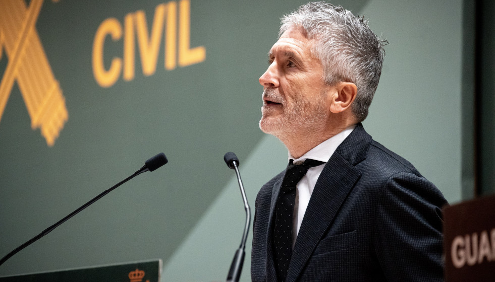 El ministro del Interior, Fernando Grande-Marlaska, comparece en rueda de prensa, en la sede de la Dirección General de la Guardia Civil